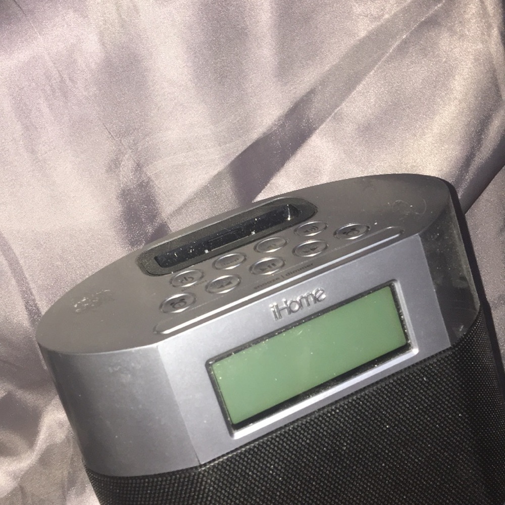 IHOME speaker,radio,and charger
